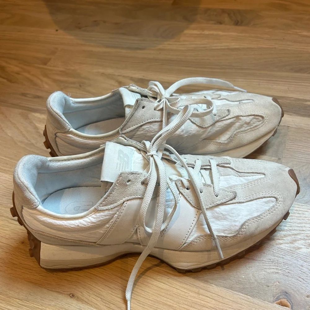 New Balance 327 White Cream Sneakers women’s size 10 - Picture 6 of 8